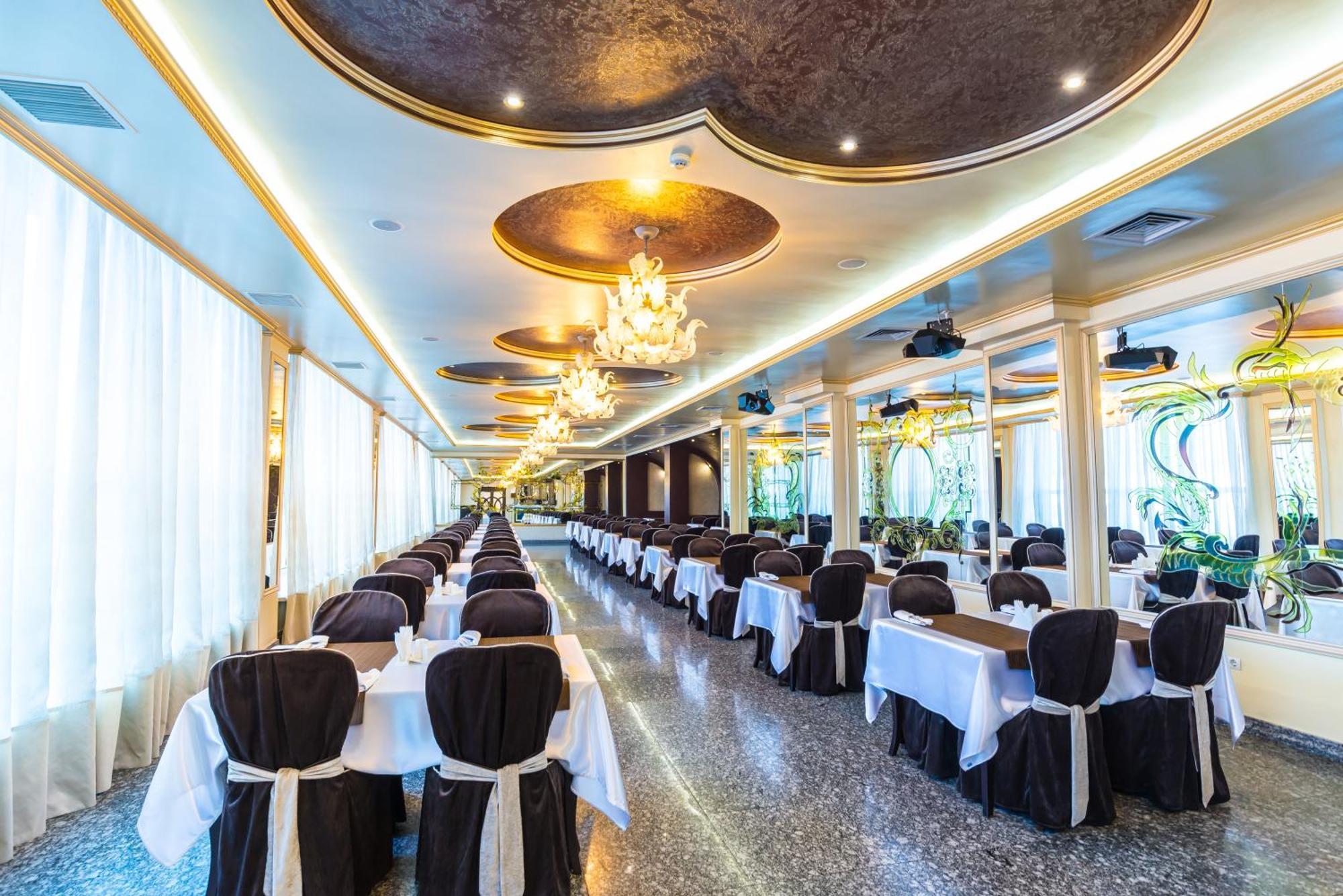 Royal Palace Hotel Almaty Ngoại thất bức ảnh